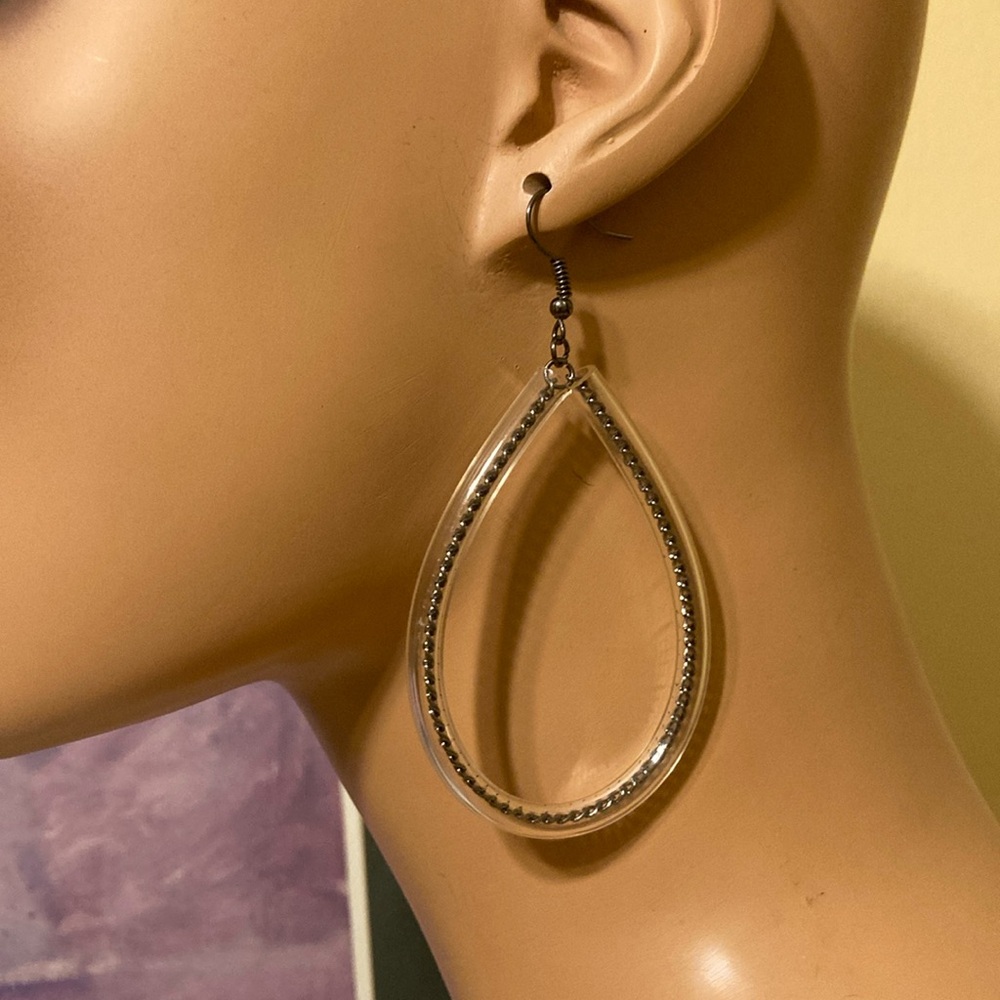 LG teardrop hoop earrings featuring gunmetal chain links wired thru clear tube